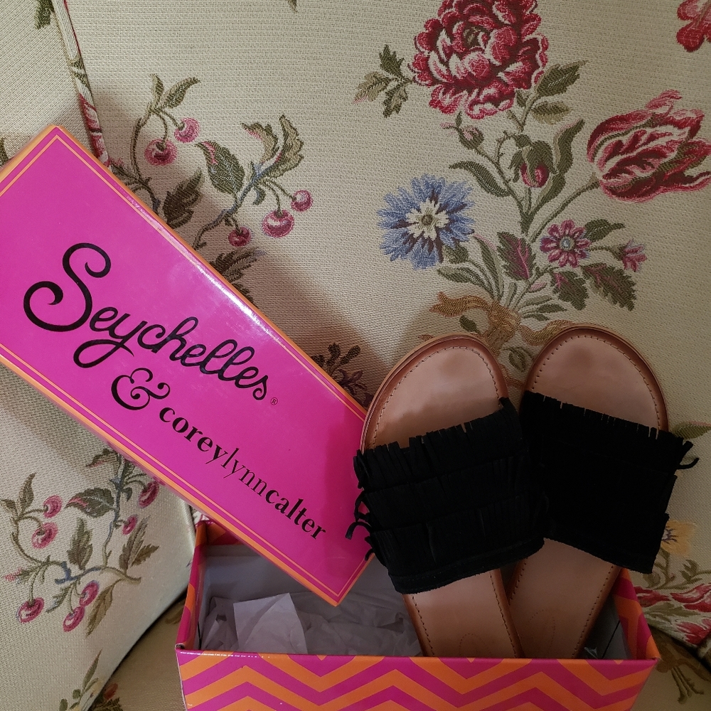 Seychelles Accelerate: Black Suede w/Fringe